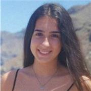 Soy una chica que estoy finalizando segundo de bachillerato. Tengo experiencia de trabajar siendo profesora particular durante un año. Me encanta enseñar porque siento que ayudo y me hace sentir bien. Me defino una persona muy empática y muy simpática, si